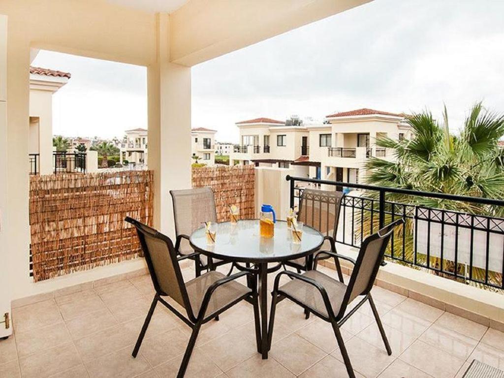 Beautiful 2-Bedroom Apartment - Great Location Paphos Extérieur photo