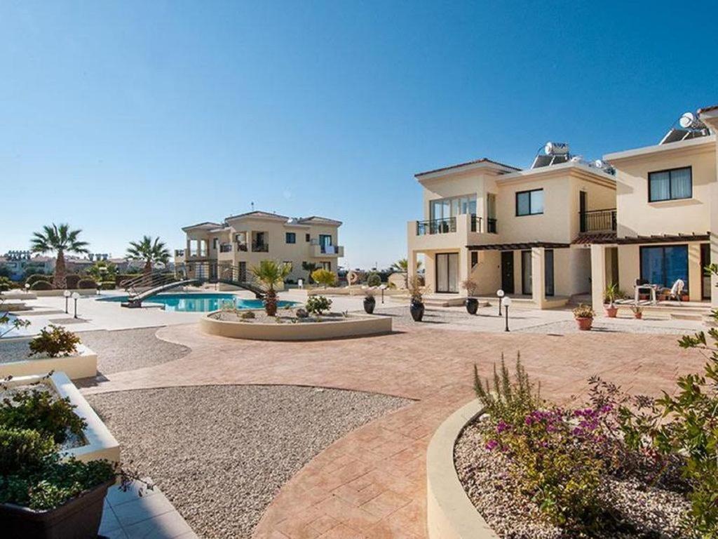 Beautiful 2-Bedroom Apartment - Great Location Paphos Extérieur photo