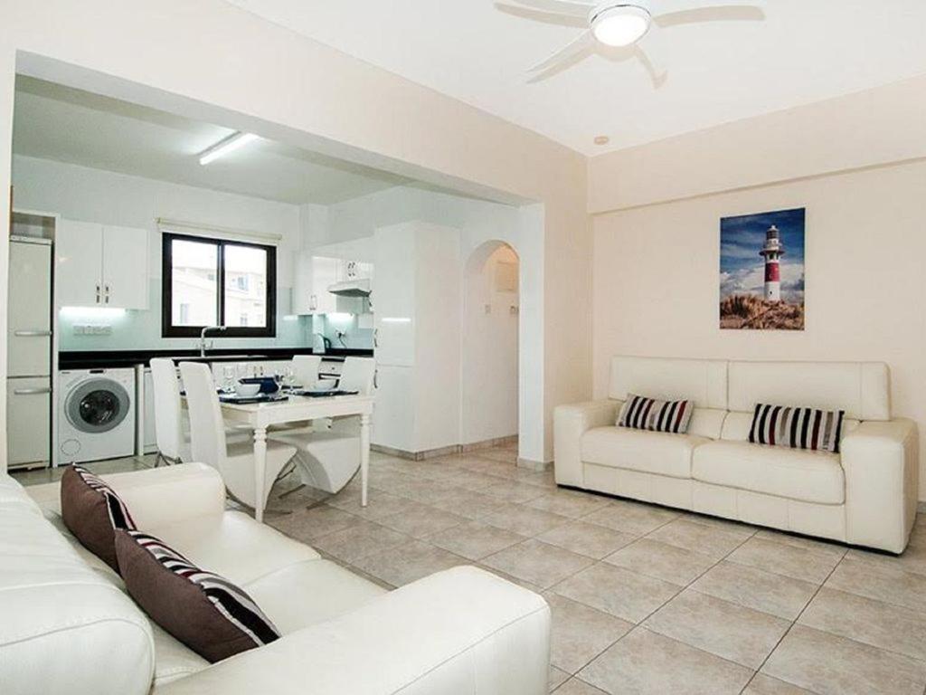 Beautiful 2-Bedroom Apartment - Great Location Paphos Extérieur photo