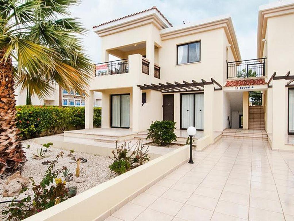 Beautiful 2-Bedroom Apartment - Great Location Paphos Extérieur photo
