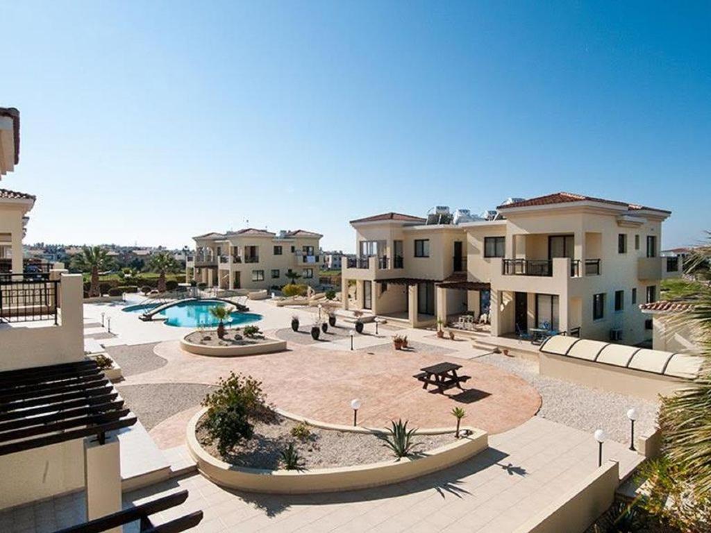 Beautiful 2-Bedroom Apartment - Great Location Paphos Extérieur photo