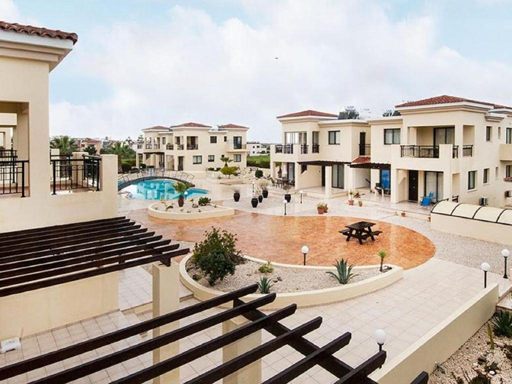 Beautiful 2-Bedroom Apartment - Great Location Paphos Extérieur photo