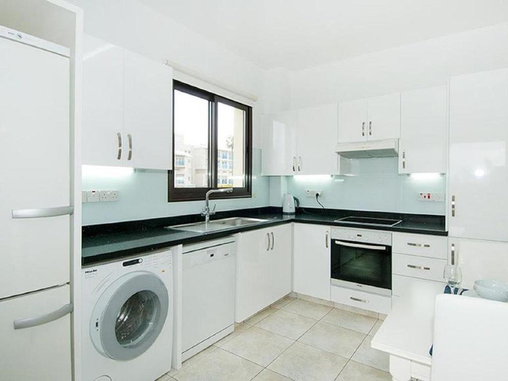 Beautiful 2-Bedroom Apartment - Great Location Paphos Extérieur photo
