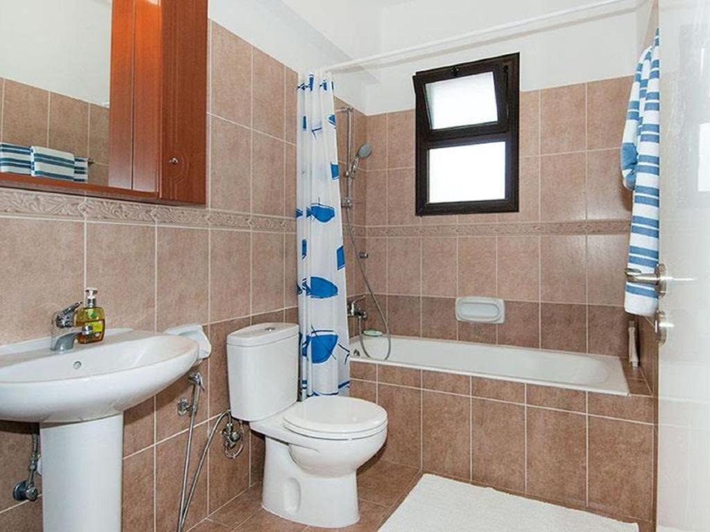 Beautiful 2-Bedroom Apartment - Great Location Paphos Extérieur photo